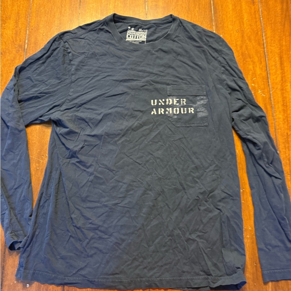 Under Armour Men's navy Long Sleeve Tee